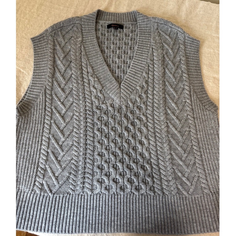 Quince 100% Merino Wool Cable Knit V-Neck Sweater Vest Gray Sz M Preppy Trennis